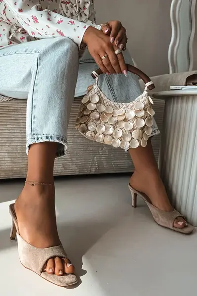 Dámské béžové sandály na podpatku Revina