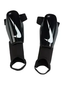 NIKE Chránič 'Charge'  čierna / biela