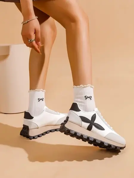 Resti Women's sporty sneakers on a thicker sole Aloqa