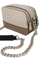 Guess dámská kabelka s řetízkovým popruhem