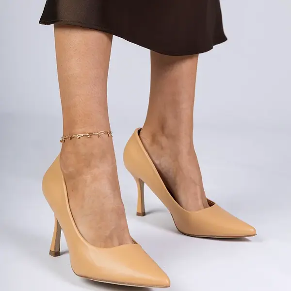 marka niezdefiniowana Brown classic pumps made of eco-leather Kolly