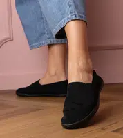 Gemre Black women's slip-on sneakers Korsi