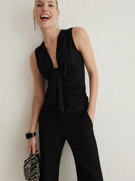 Trendyol Top  čierna