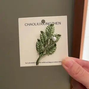Electroplate Leaf Shape Alloy Lapel Pins for Backpack Clothes