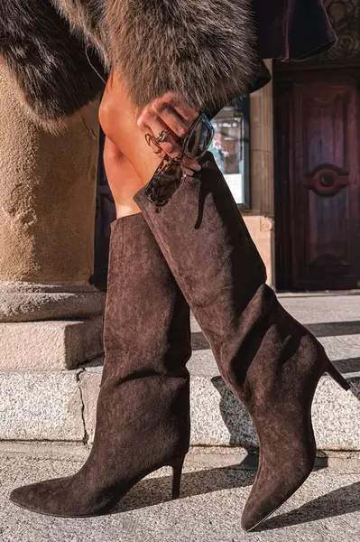 Dámské kozačky z eko-semiše na podpatku