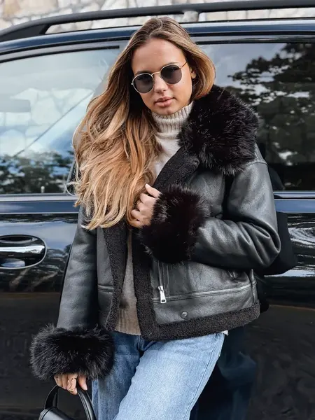 Kožená bunda s kožušinovým lemom