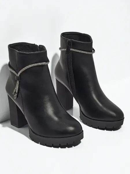 Dámske členkové čižmy na podpätku