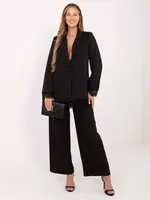 Čierne sako s čipkovanými detailmi