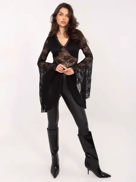 Krajková halenka s rozšířenými rukávy