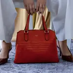 Elegantná dámska kožená kabelka Katana Tióna - tmavo červená