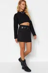 Trendyol čierna mini sukňa s vreckami a opaskom