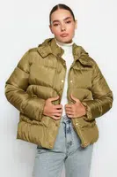 Trendyol Khaki nadrozměrný nafukovací kabát s kapucí Gold Snap Detailní vodoodpudivý nafukovací kabát
