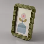Resin Wavy Edge Photo Frame Stand for Tabletop Display
