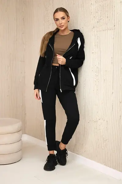 Sportovní set s černými pruhy