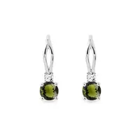 Visací náušnice s kulatými vltavíny v bílém 14k zlatě KLENOTA