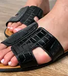 Gemre Black flat-soled flip-flops with Sarini embossing