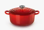 Le Creuset Signature - Pekáč kruhový s poklicí, objem 2,4 l, cerise 21177200602430