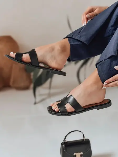 Dámské černé pantofle CLASSROT