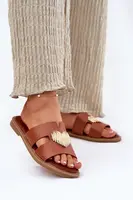 EVENTO Dámské sandály na plochém podpatku se zlatou ozdobou Karinma