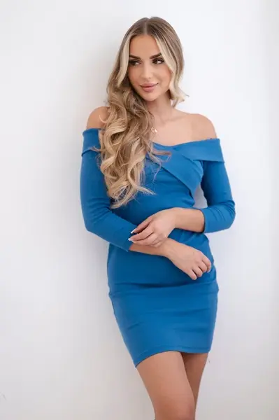 Šaty vybavené džínovinou s výstřihem do V