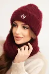 Kesi Dámská souprava čepice a šály zimní nadýchaná s ozdobným emblémem bordó