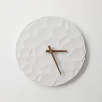 ODLITO Betonové nástěnné hodiny Měsíční kráter – bílá – 30 cm – hnědé ručičky