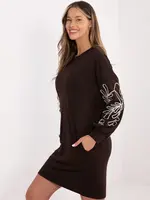 Tmavohnedé mikinové šaty s potlačou