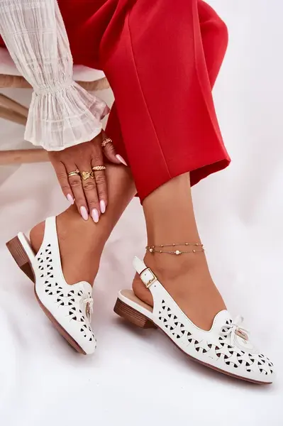 Boto Perforované baleríny s odhaleným podpatkem bílé Navinnia