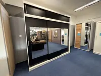 Šatní skříň Abi To + nástavec - šířka 250 cm - Bílá/černá + zásuvky