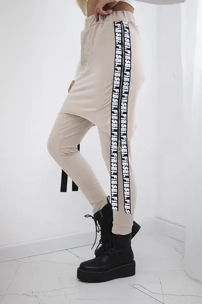 Pants/suit with beige selfie lettering