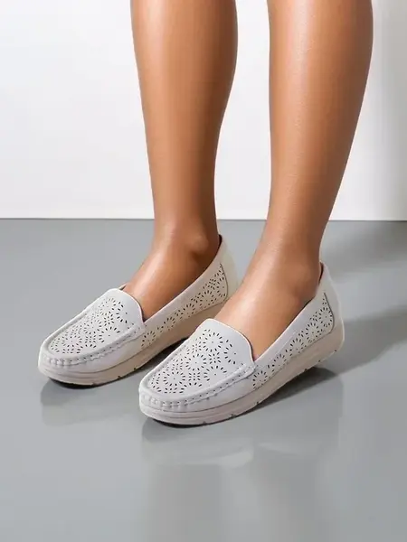 Resti Women's perforated moccasins Besset