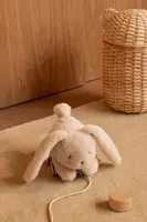 Plyšová hračka Liewood Pera Rabbit Pull Along Toy