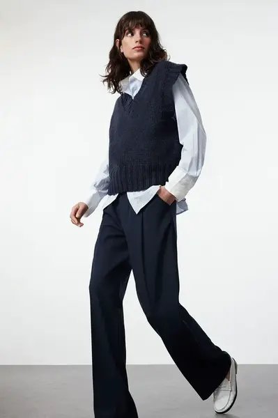 Trendyol Navy Blue Crop Soft Texture Knit Sweater