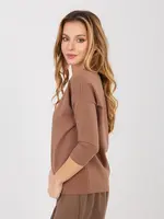 Hnědá halenka s kulatým výstřihem