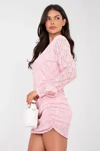 Růžové krajkové šaty