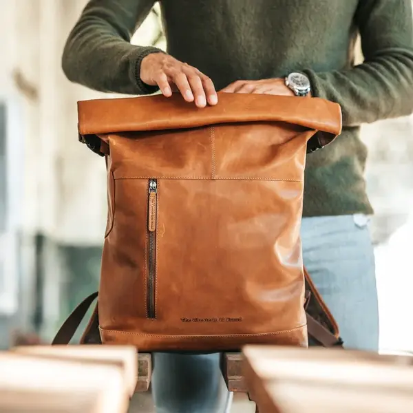 Kožený business batoh The Chesterfield Brand Mazara - koňak