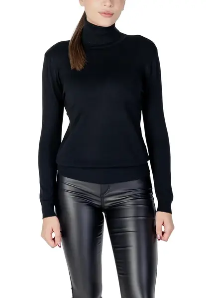 Čierny rolákový sveter