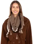 Hnědá šála s ozdobnými třásněmi