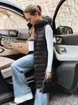 Dámska čierna prešívaná vesta s kapucňou