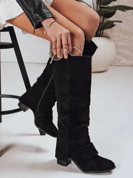 Černé dámské kozačky bez podpatku