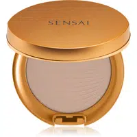 Sensai Silky Bronze Natural Veil Compact kompaktný púdrový make-up pre rozjasnenie a vyhladenie pleti odtieň SC03 Medium 8,5 g