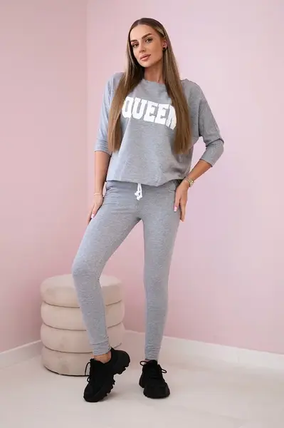 Set s šedým potiskem Queen