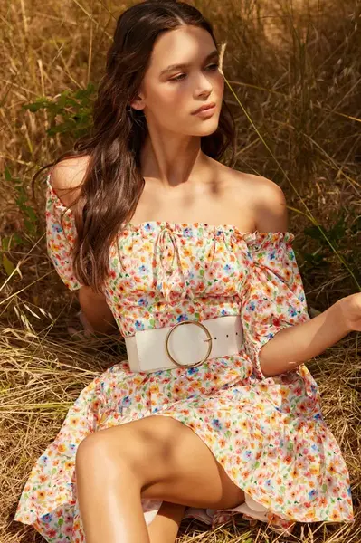 Trendyol Vícebarevný pas otevřený Mini tkaný lemovaný volánkový květinový vzor tkané šaty