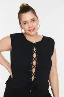 Trendyol Curve černá manšestrová pletená halenka s očky a krajkovými detaily