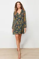 Trendyol Vícebarevné šifonové tkané šaty s výstřihem A