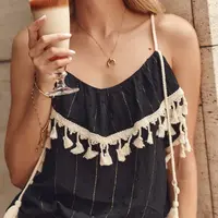 Černá boho halenka se střapci na ramínkách