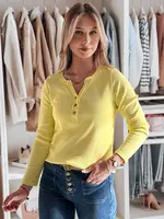 Žlté tričko s dlhým rukávom a gombíkmi