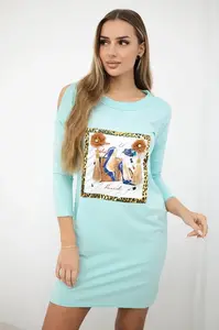 Šaty s 3D grafikou a ozdobnou pom pom mint