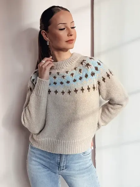 Sweter damski one size SKADOVA ciemnobeżowy Dstreet