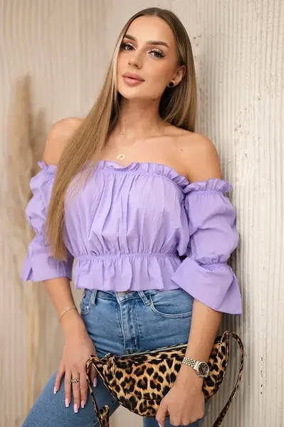 Fialová halenka přes rameno